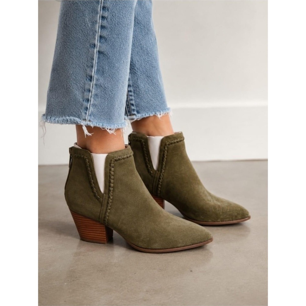 DV Dolce Vita Olive Green Faux Suede Wedge Ankle Booties Pointed Toe Size 9.5